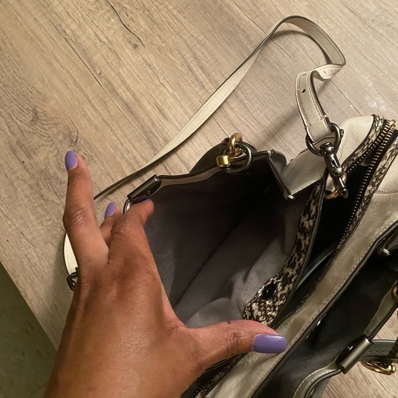 Slightly used cream leather Coach bag Authentic with snake skin and gray trim - Picture 2 of 8